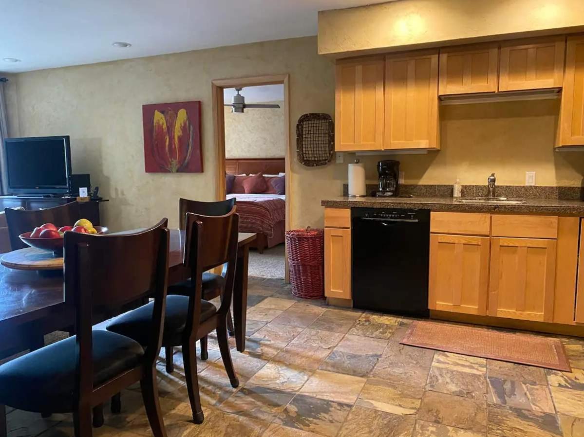 Best Location In The Heart Of Lions Head, Ski Lockers, Jacuzzi And Pool Вейл Екстериор снимка